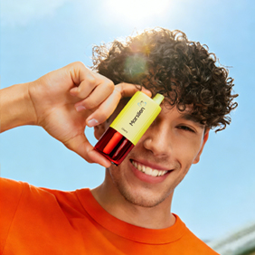 Man holding yellow vape