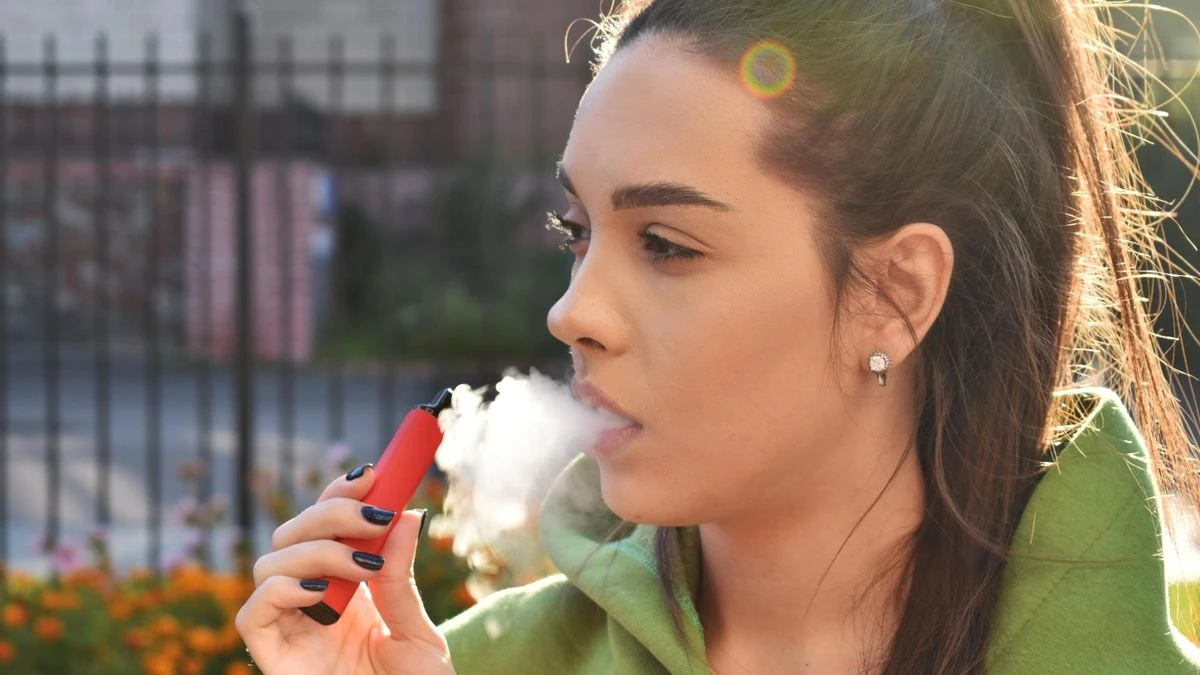 Experience the Best with Premium E-Cigarettes