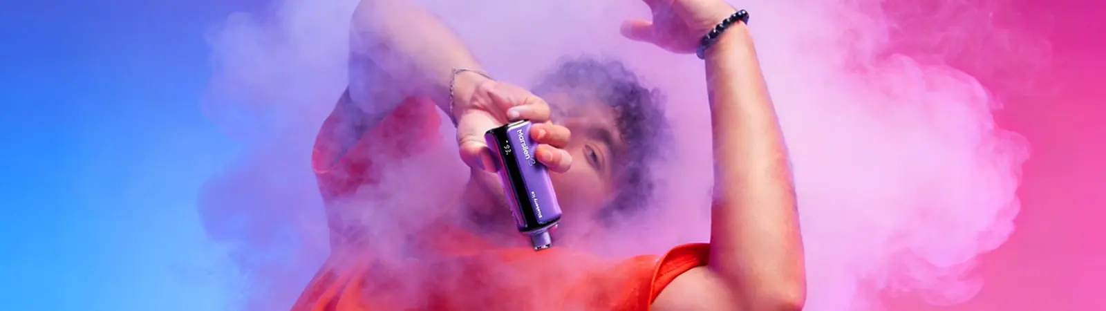 Marsilen lifestyle community scene with a vape device